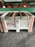 Plastic Peach Baskets with Produce Bin