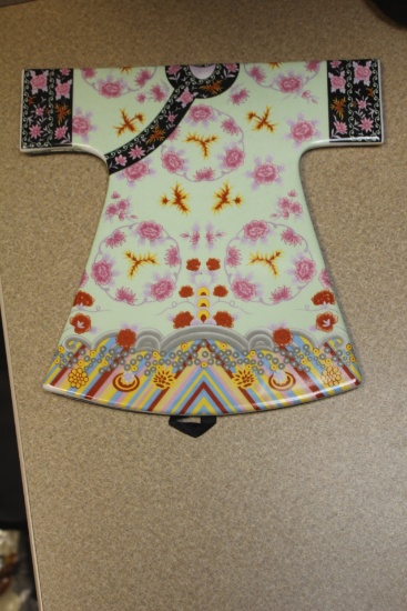 Chinese Motif Porcelain Wall Hanger