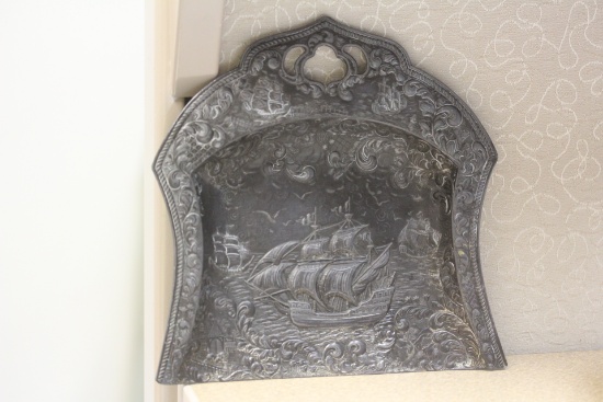 Well carved crumb catcher