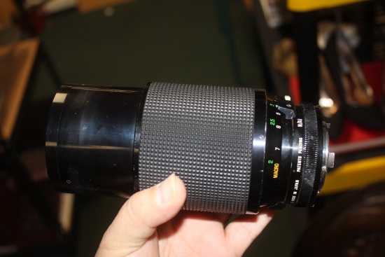 Vivitar Marco Lens, Case