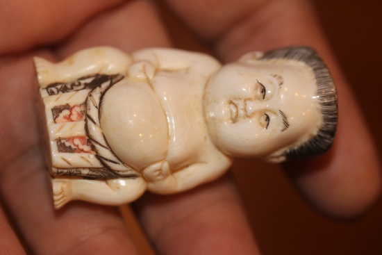 Well Carved B o n e Netsuke