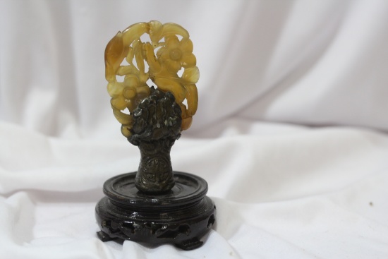 A Chinese Agate Finial