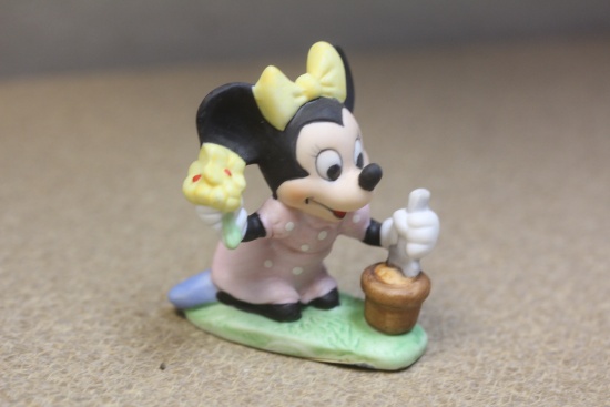 Disney minimouse figure
