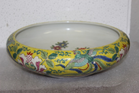 A Vintage/Antiqu Famille Jaune Porcelain Bowl