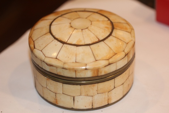 Schrimshaw Box