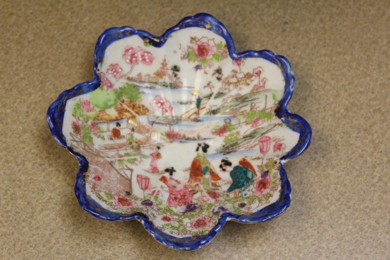 Kutani Geisha Girl Scallop Bowl