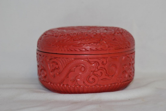 A Cinnabar Resin Round Box
