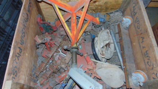 Misc Pallet of Chain Vises and Stand