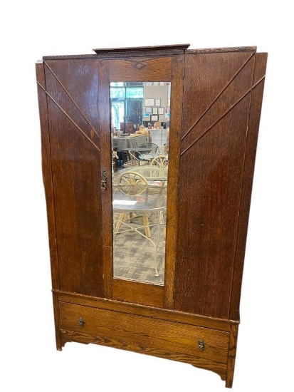 ANTIQUE ENGLISH TIGER OAK EDWARDIAN WARDROBE