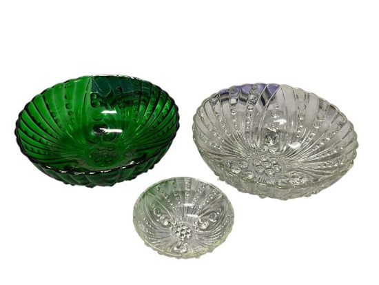 ANCHOR HOCKING "BURPLE" OYSTER PEARL GREEN AND CLEAR GLASS BERRY BOWLS