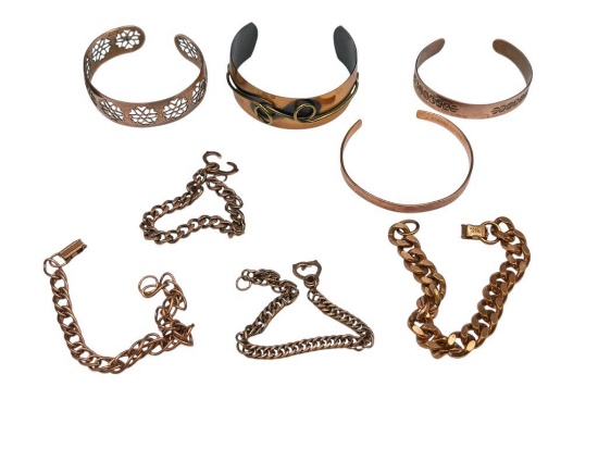 ASSORTED COPPER BRACELETS INCLUDING FOUR CUFF BRACELET AND FOUR LINK BRACELETS