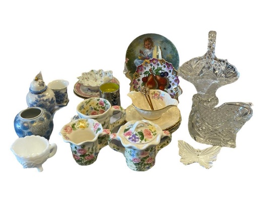 COLLECTION OF ASSORTED CHINA AND GLASSWARE INCLUDING FLOWER BASKET, LACE CHINA PLATE, GILT DECORA...
