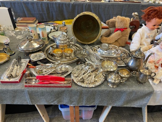 LARGE ASSORTMENT OF SILVER PLATE TABLE WARE, UTENSILS, SERVING DISHES, FLATWARE