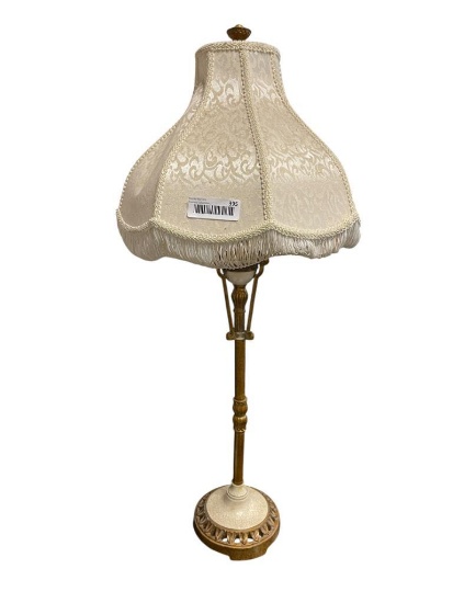 DECORATIVE NEO CLASSICAL STYLED GILT ACCENT TABLE LAMP WITH FRINGED LAMP SHADE