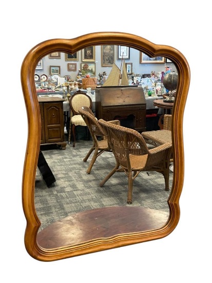 VINTAGE MAPLE WOOD FRAMED SCALLOPED EDGE MIRROR