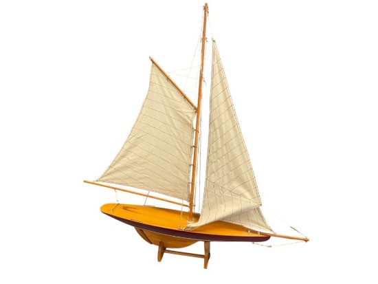 WOOD MODEL OF 1895 AMERICA'S CUP RACER DEFENDER WOOD MODEL SAILBOAT