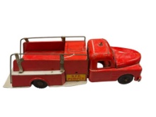 MID-CENTURY STRUCTO S.F.D. PUMPER FIRE TRUCK PRESSED STEEL TOY TRUCK
