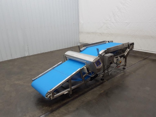 Mettler-Toledo V4-Rad Metal Detector with a 31" Wide x 4" Tall Aperture