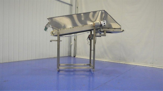 Cleated Incline Conveyor with SS Product Hopper