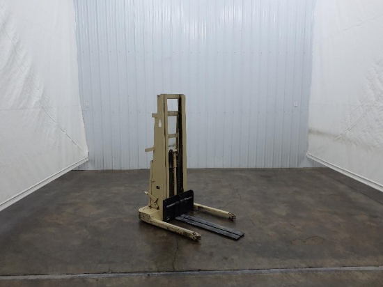 Crown BT-110-S Walkie Stacker