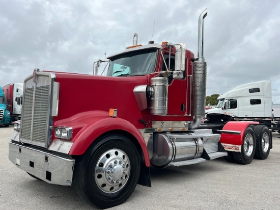 2005 KENWORTH W900 TANDEM AXLE DAYCAB TRUCK CATERPILLAR CAT C15 TURBO DIESEL 46K REARS WET KIT