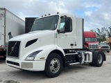 2022 VOLVO VNR AINGLE AXLE DAYCAB SEMI TRUCK DIESEL ONLY 171K MILES