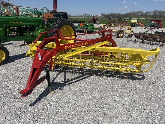 New Holland Hay rake (steel wheels)