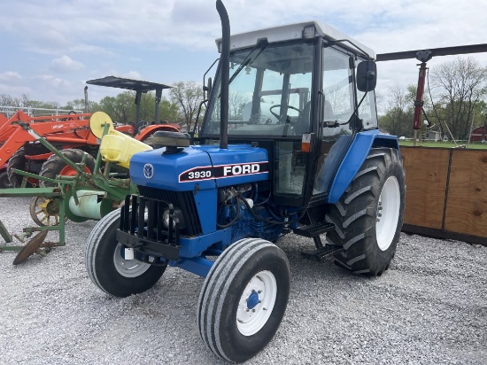 Ford 3930 tractor showing 3049hrs