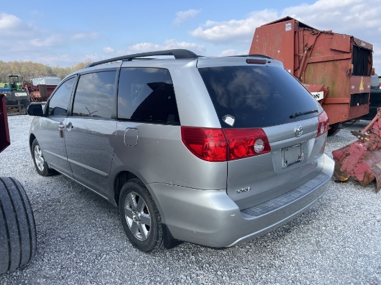 Toyota sienna minivan