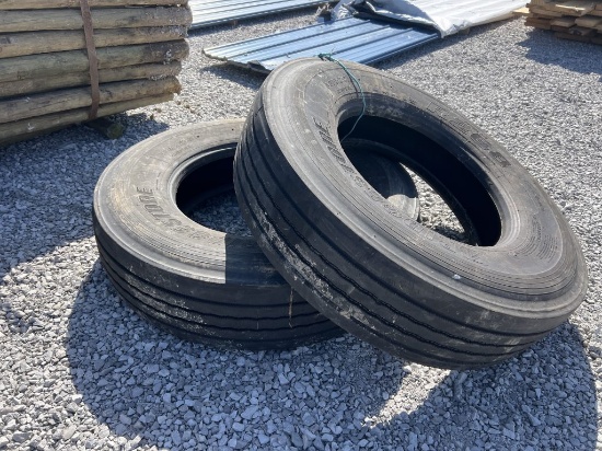 2x Bridgestone tires 11R22.5    R268