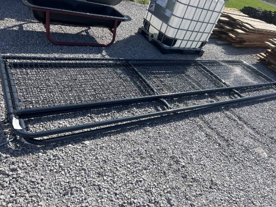 1x blue 16’ 2”x 4” wire gate