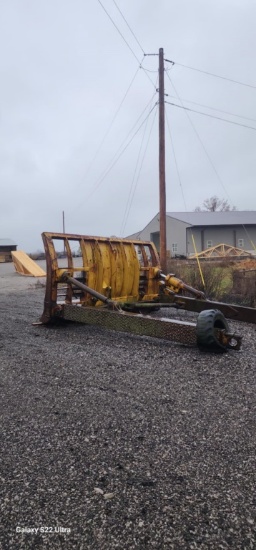 D8 H Root rake with push beams