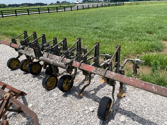 Row Crop Cultivator