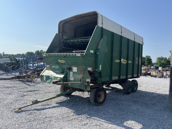 Tandem axle silage wagon