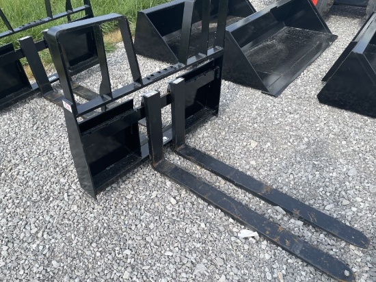 Set of new 4200lbs capacity pallet forks