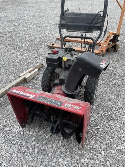 Yard machines snow blower. 8hp 26”