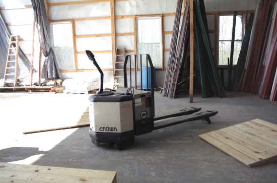 Crown Pallet Jack Model PW3520-80.