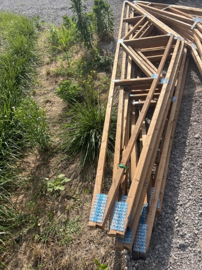 Used 14 foot trusses (9 count)