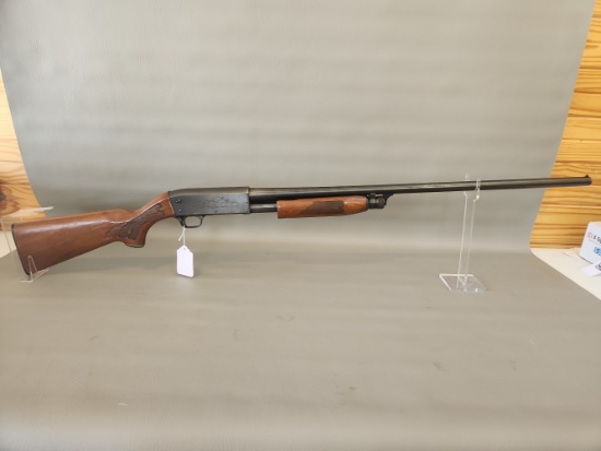 Shotgun. Ithaca 37 Featherlight. 12GA