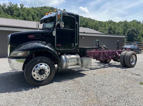 2008 Peterbilt 335 Truck