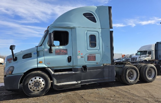 2016 Freightliner Cascadia 113 w/ DD13 Engine