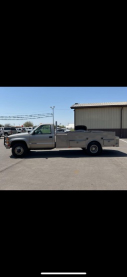 2000 Chevrolet4X4 1 Ton Cab & Chassis W/Utility Bed
