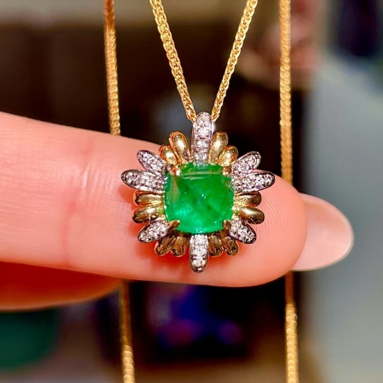 14k Gold 1.60 Ctw Natural Emerald & Diamond Pendant( Without Chain )