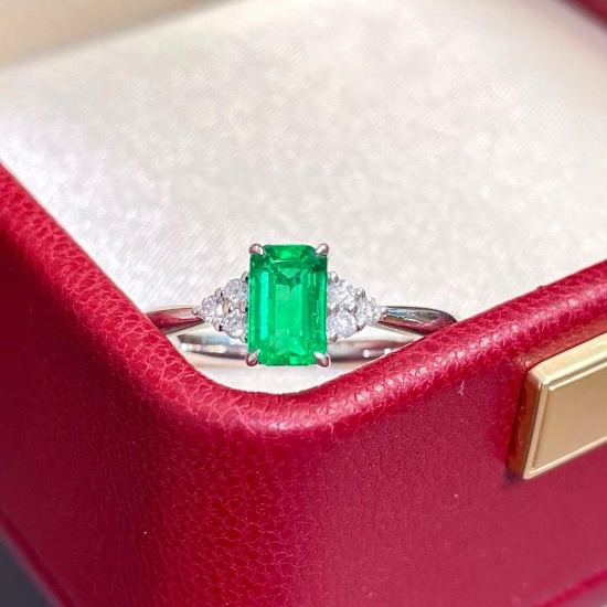 14k Gold 0.66 Ctw Vivid Green Natural Emerald & Diamond Ring
