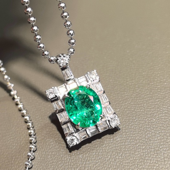14k Gold 2.2 Ctw Vivid Green Natural Emerald & Diamond Pendant( Without Chain )
