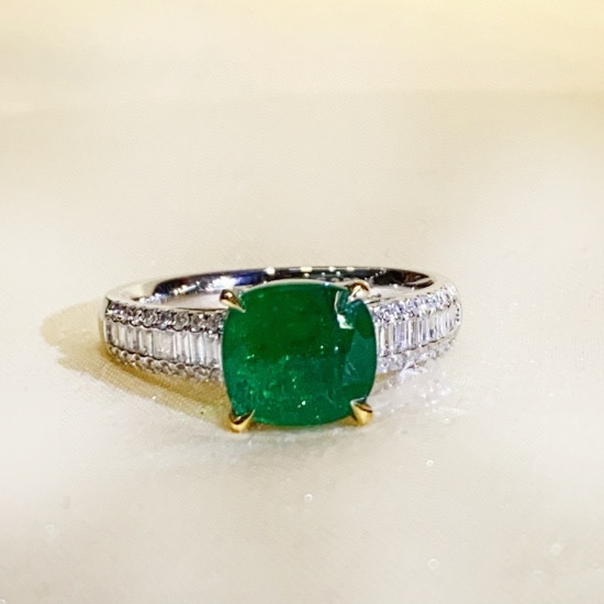 14k Gold 2.61 Ctw Vivid Green Natural Emerald & Diamond Ring