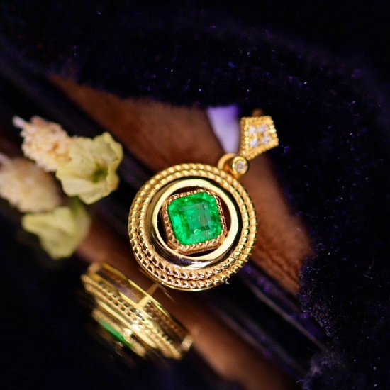 14k Gold 0.5 Ct Vivid Green Natural Emerald & Diamond Pendant( Without Chain )