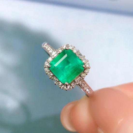 14k Gold 1.33 Ctw Natural Emerald & Diamond Ring