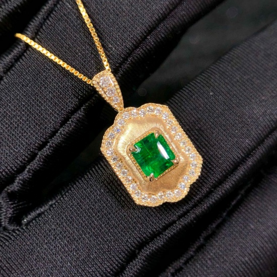 14k Gold 0.88 Ctw Vivid Green Natural Emerald & Diamond Pendant( Without Chain )