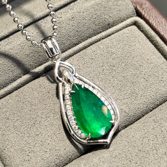 14k Gold 3.39 Ctw Vivid Green Natural Emerald & Diamond Pendant( Without Chain )
